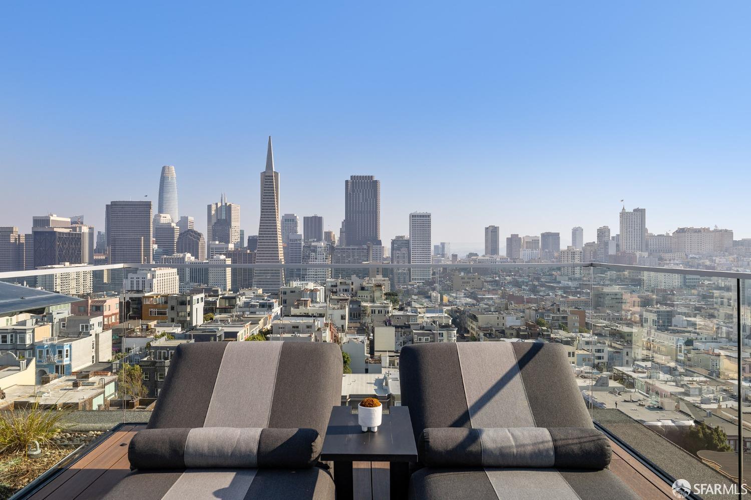 Detail Gallery Image 9 of 46 For 115 Telegraph Hill Blvd, San Francisco,  CA 94116 - 3 Beds | 3/2 Baths