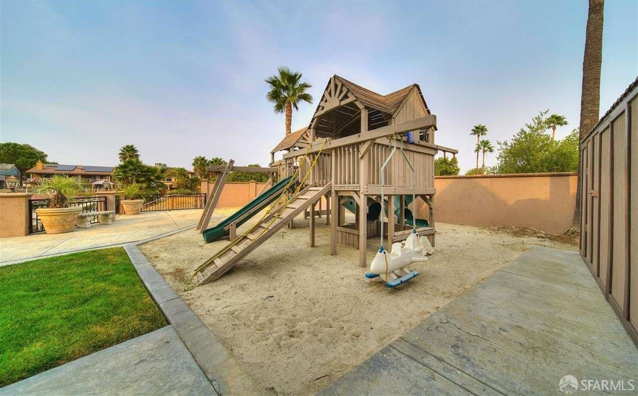 Detail Gallery Image 28 of 41 For 2200 Sunset Pt #2210,  Discovery Bay,  CA 94505 - 9 Beds | 7/2 Baths