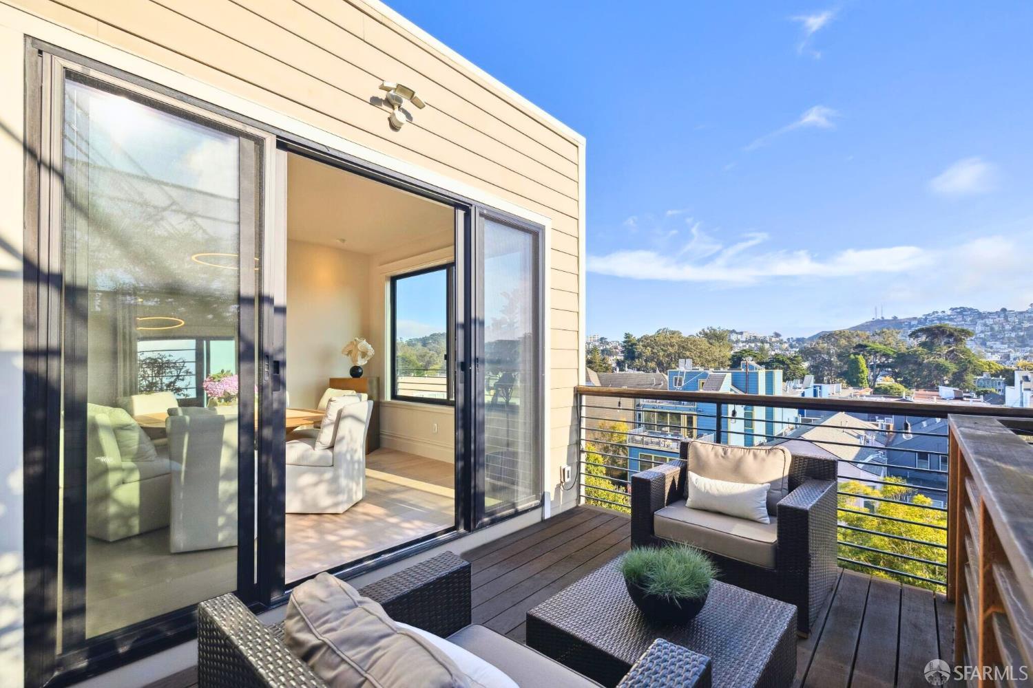 Detail Gallery Image 11 of 15 For 2137 Grove St, San Francisco,  CA 94117 - 4 Beds | 2 Baths