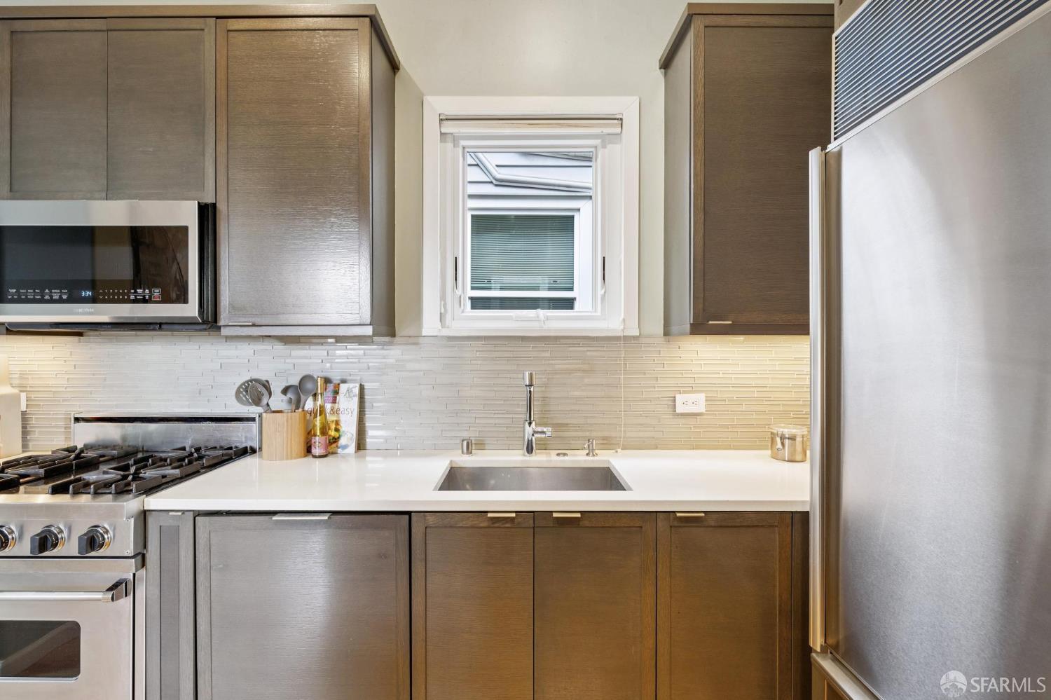 Detail Gallery Image 32 of 76 For 4421 19th St, San Francisco,  CA 94114 - 2 Beds | 2 Baths