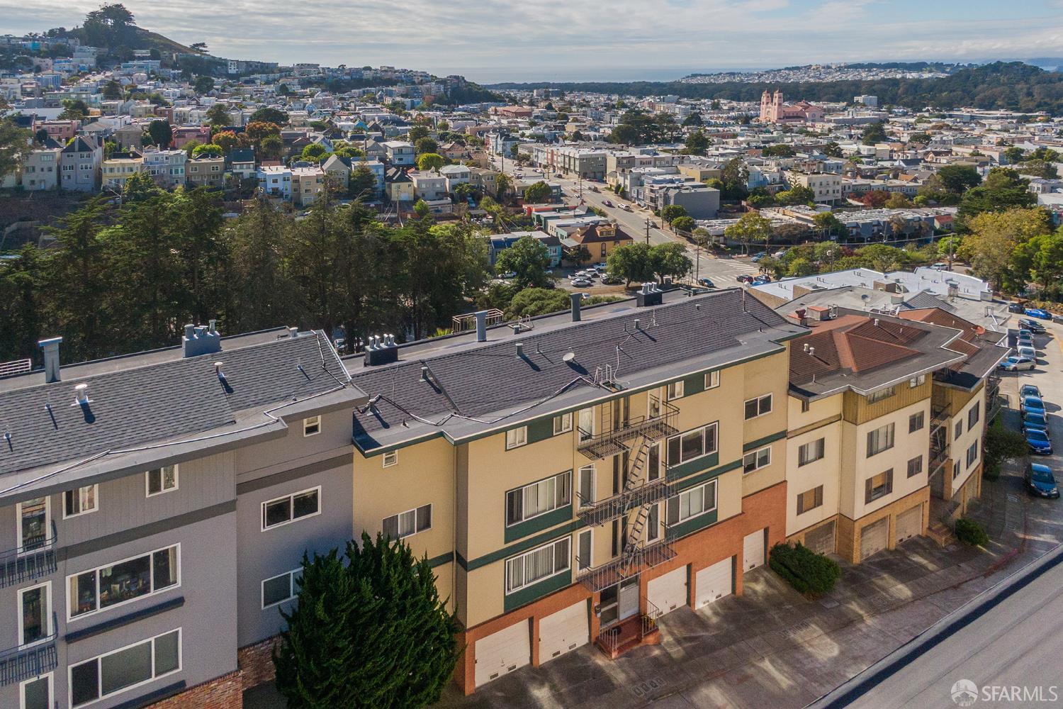 Detail Gallery Image 4 of 9 For 455 Warren Dr, San Francisco,  CA 94131 - – Beds | – Baths