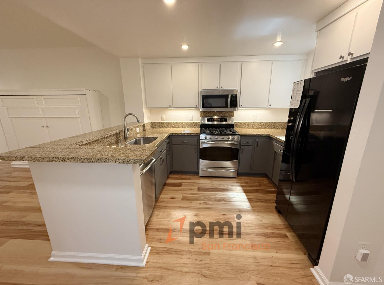 Detail Gallery Image 3 of 11 For 301 Crescent Ct #3117,  San Francisco,  CA 94134 - 1 Beds | 1 Baths