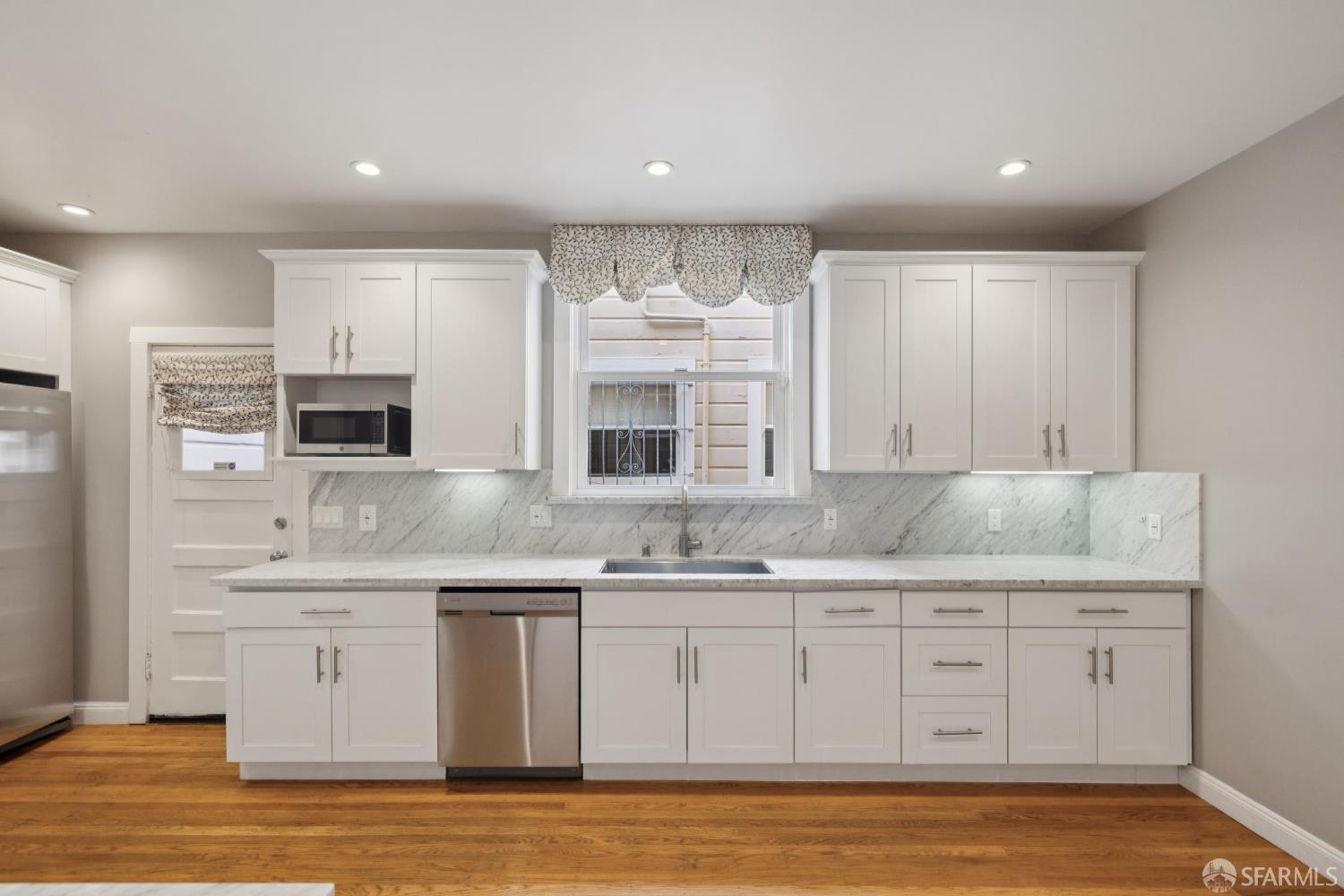 Detail Gallery Image 37 of 59 For 3321 Scott St, San Francisco,  CA 94123 - – Beds | – Baths
