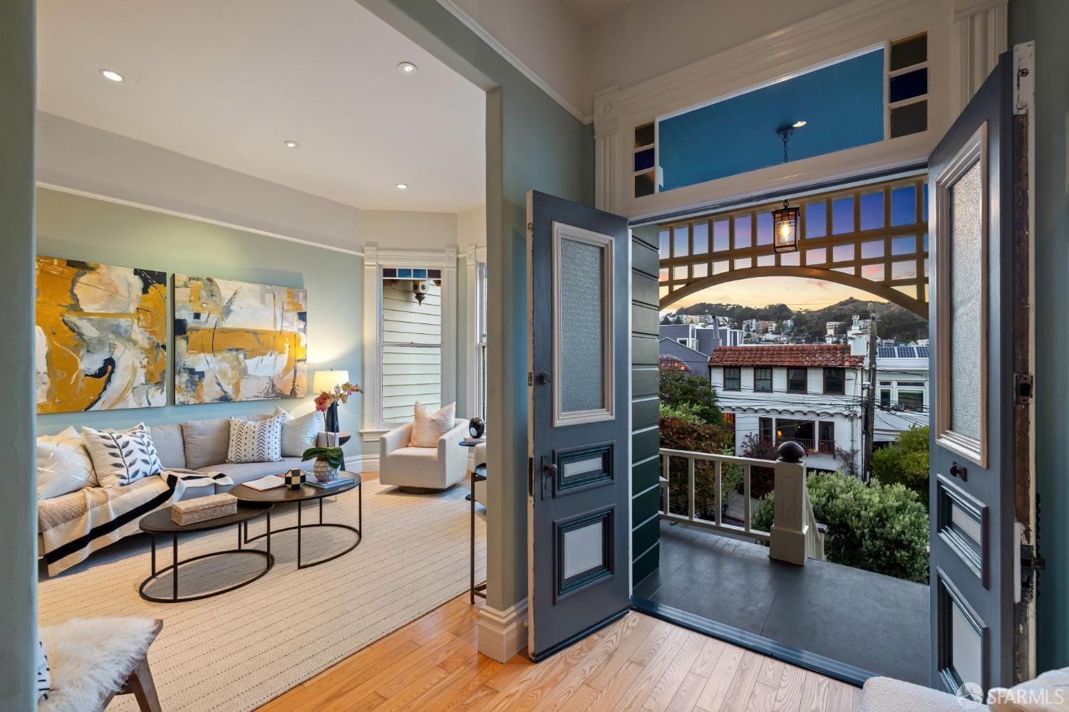 Detail Gallery Image 3 of 76 For 4421 19th St, San Francisco,  CA 94114 - 2 Beds | 2 Baths