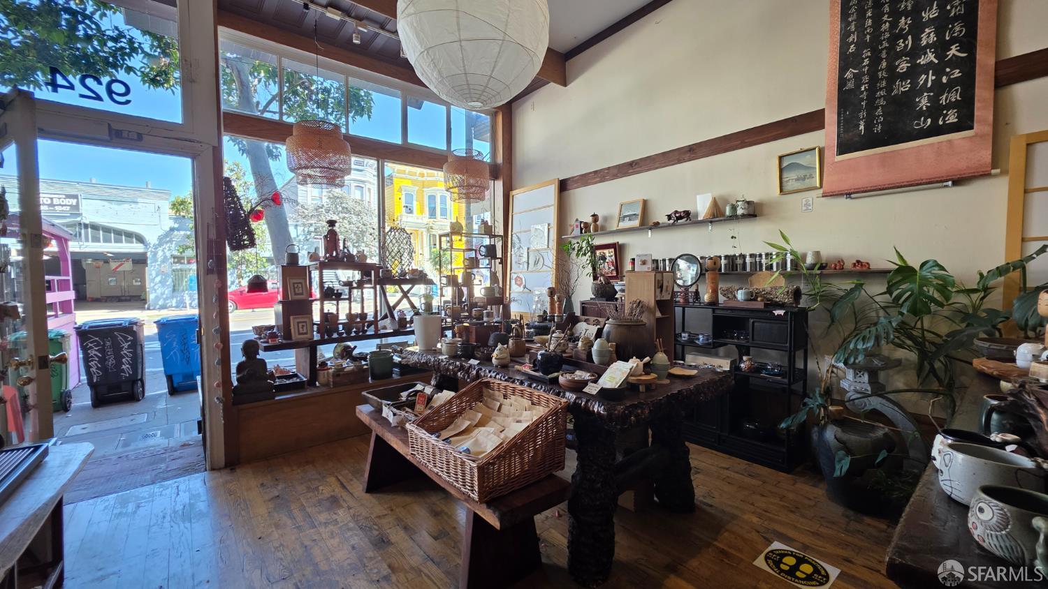 Detail Gallery Image 8 of 14 For 920 Valencia St, San Francisco,  CA 94110 - – Beds | – Baths