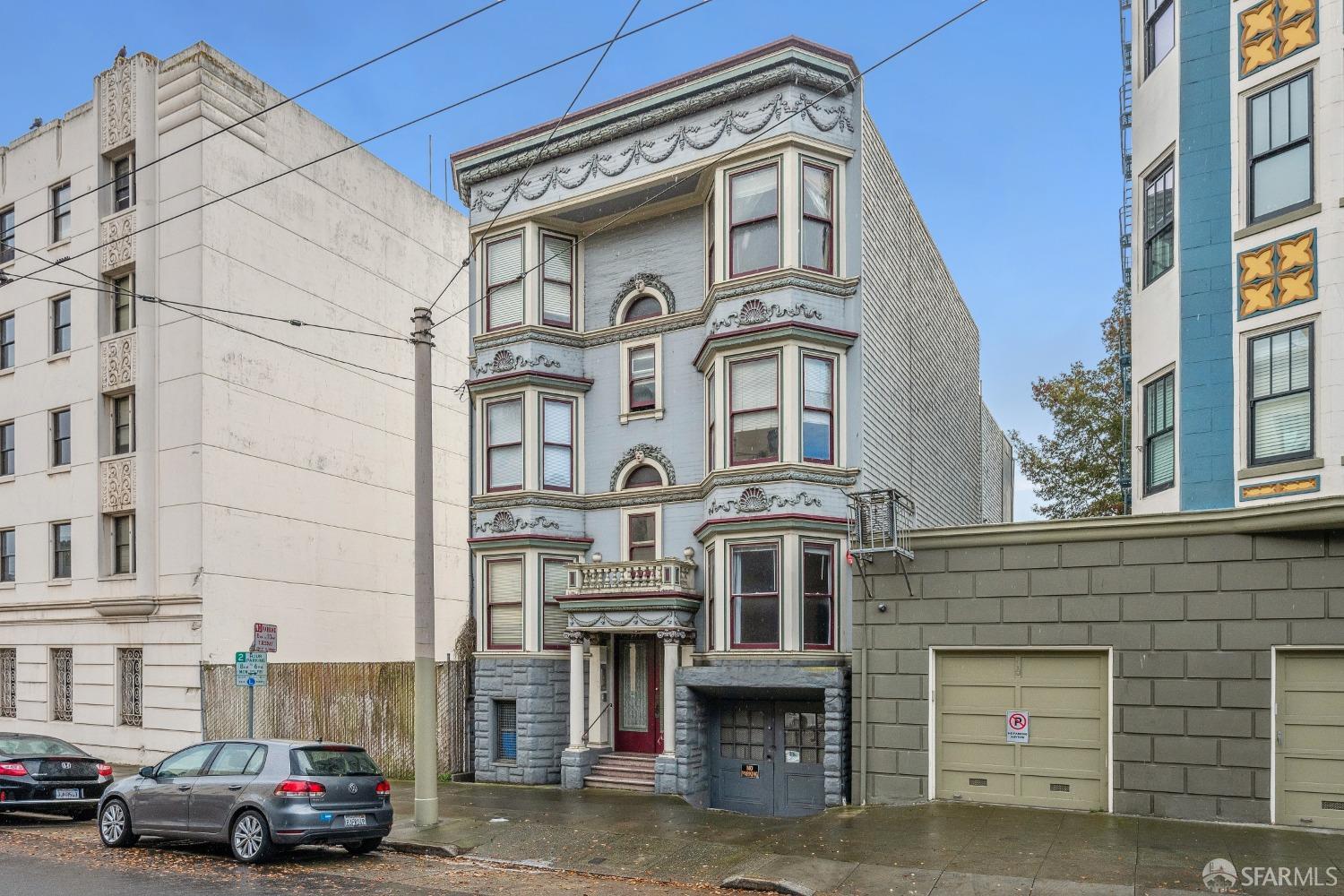 2267 Hayes Street