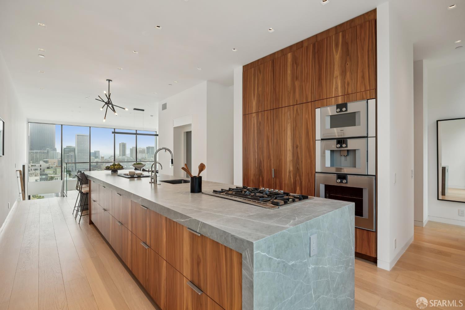 Detail Gallery Image 22 of 46 For 115 Telegraph Hill Blvd, San Francisco,  CA 94116 - 3 Beds | 3/2 Baths