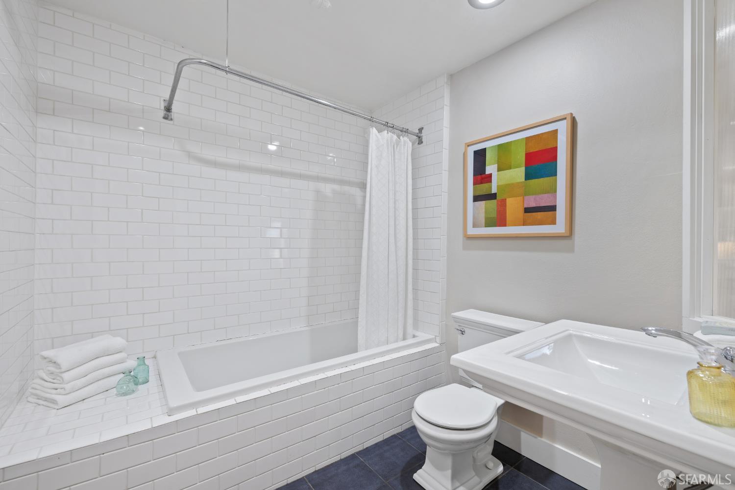 Photo #11: 425073053 Listing: Photo #11