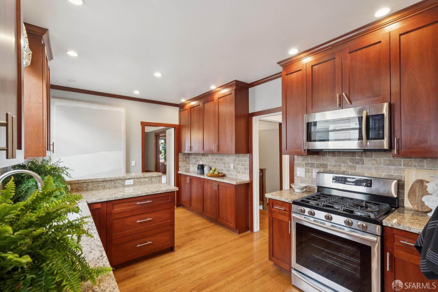 Detail Gallery Image 15 of 59 For 3321 Scott St, San Francisco,  CA 94123 - – Beds | – Baths