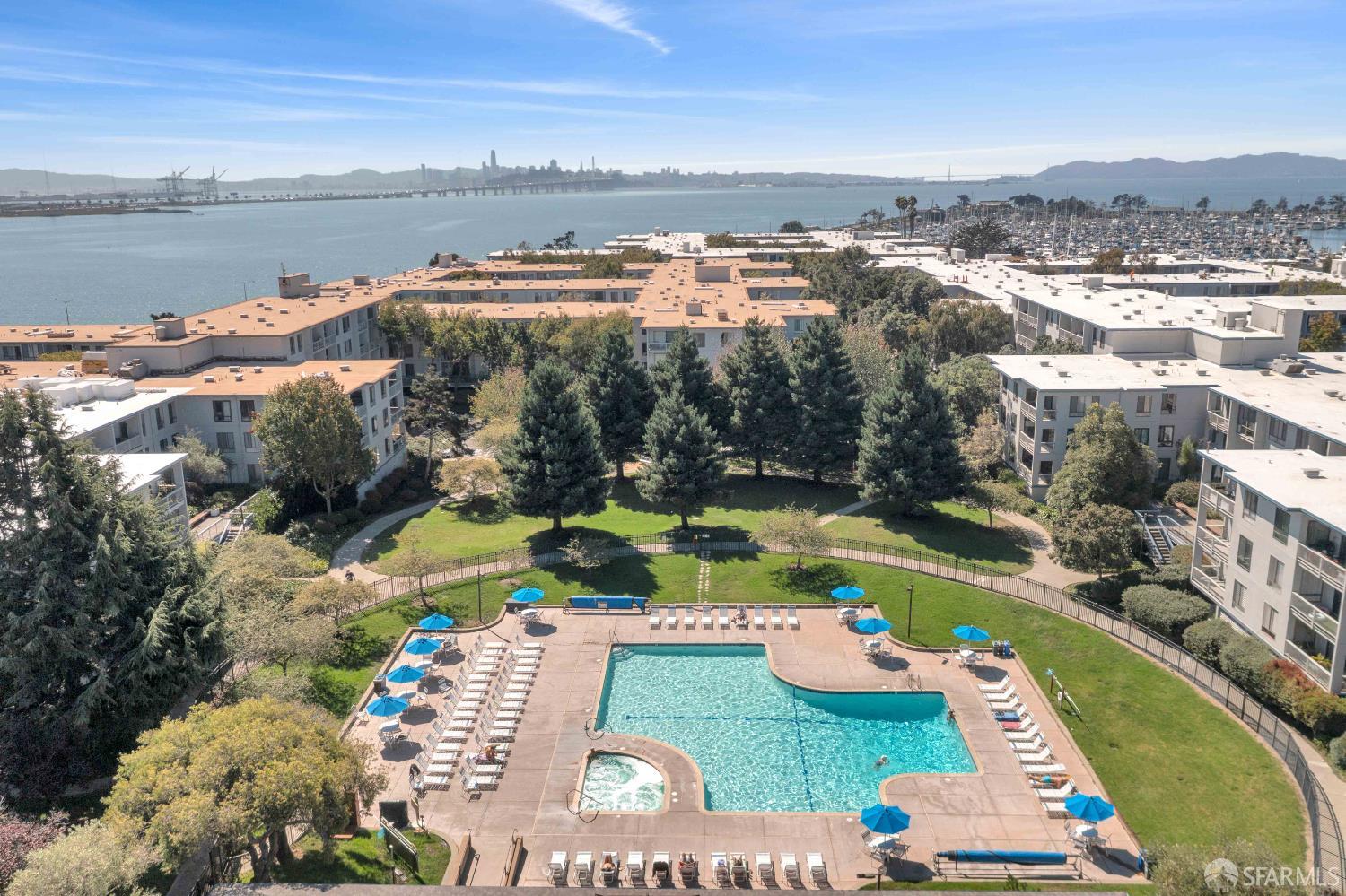 Detail Gallery Image 25 of 33 For 6 Commodore Dr #C235,  Emeryville,  CA 94608 - 2 Beds | 1/1 Baths