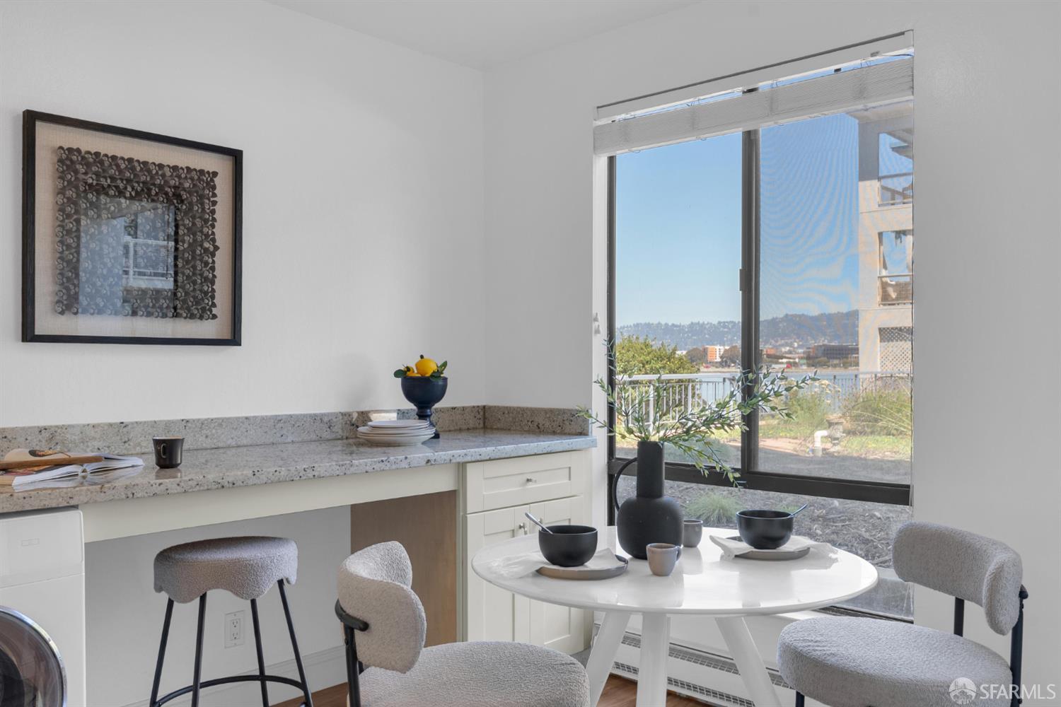 Detail Gallery Image 4 of 33 For 6 Commodore Dr #C235,  Emeryville,  CA 94608 - 2 Beds | 1/1 Baths