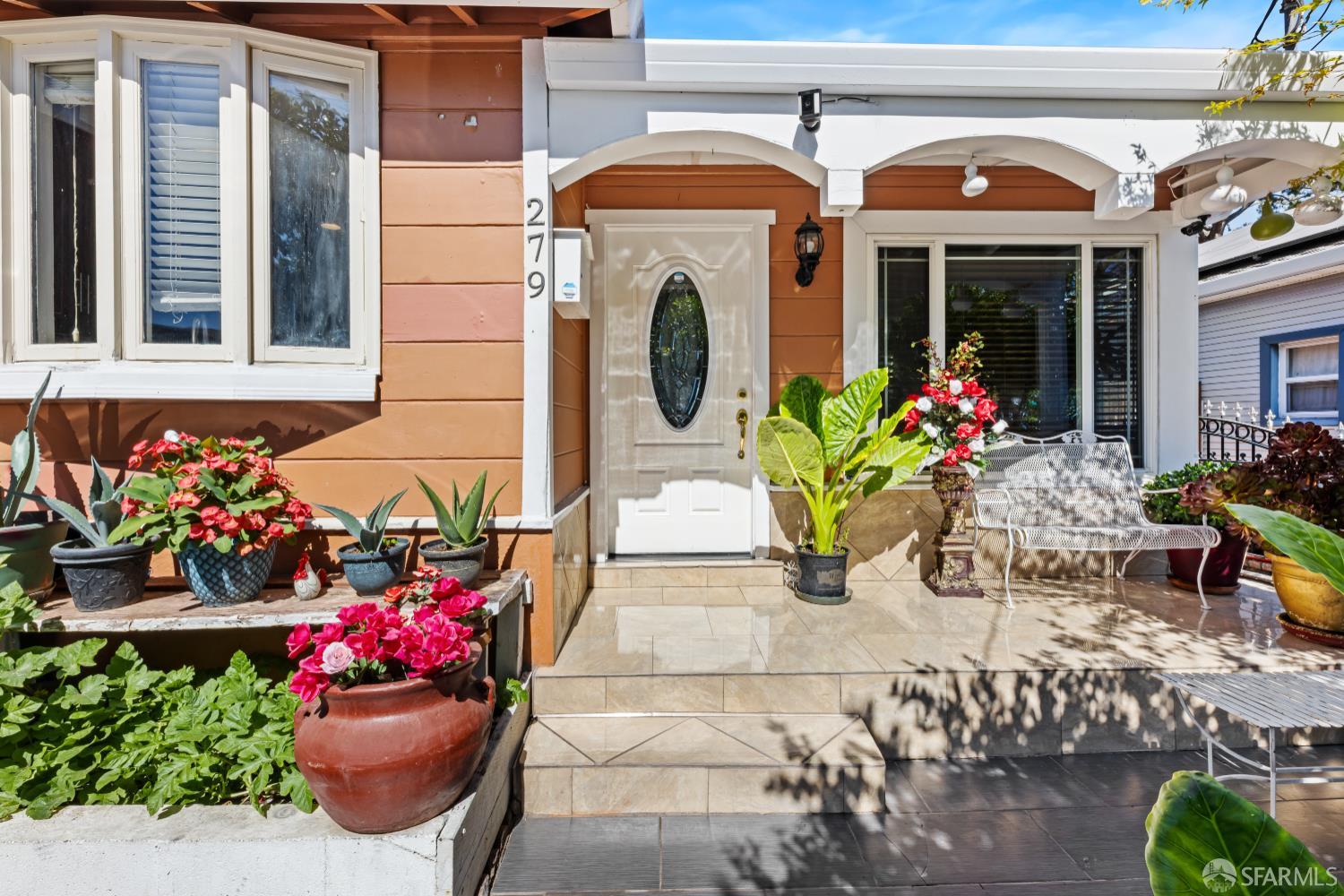 Detail Gallery Image 4 of 20 For 279 Verbena Dr, East Palo Alto,  CA 94303 - 3 Beds | 1 Baths