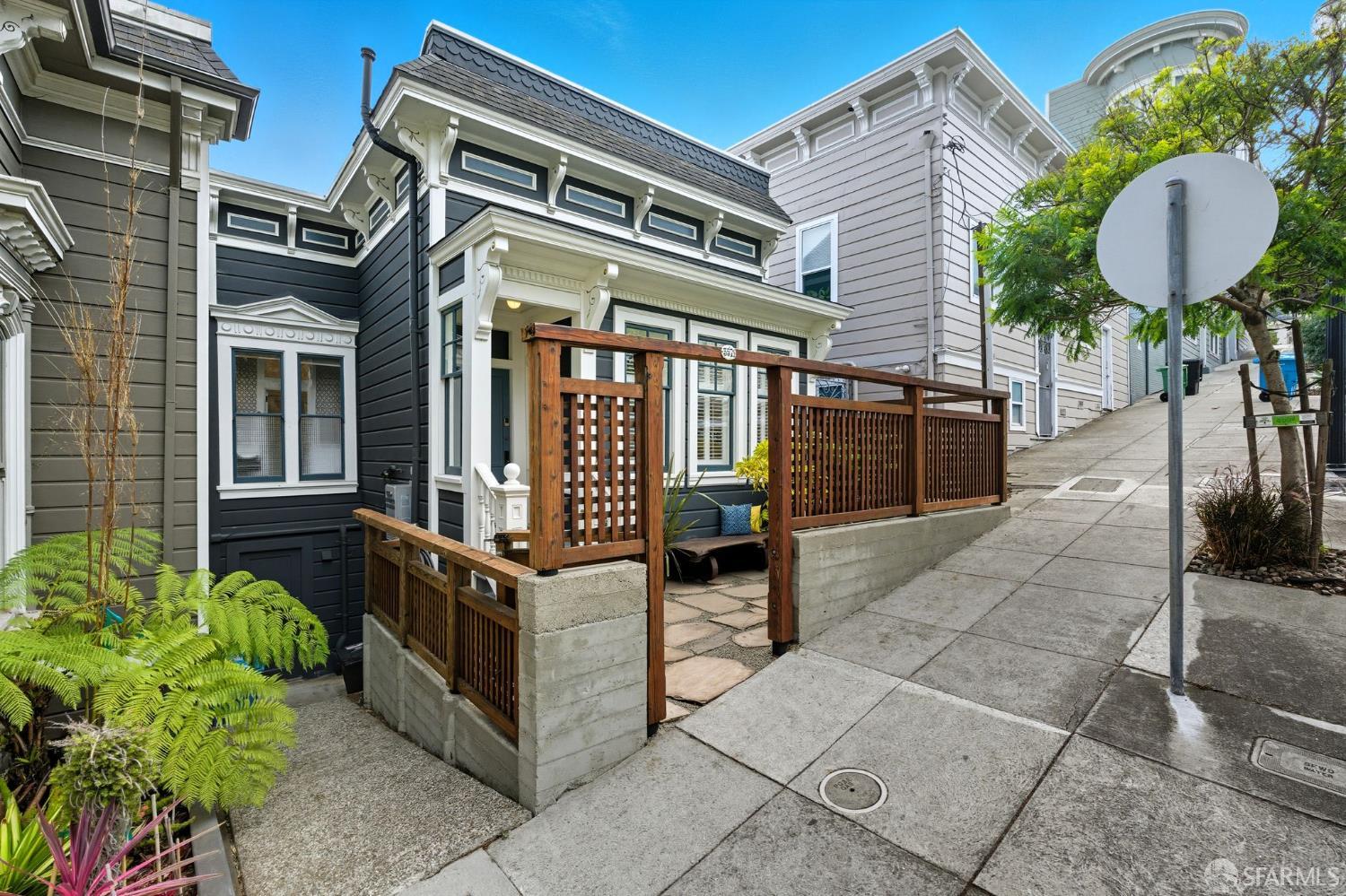 Detail Gallery Image 3 of 85 For 3571 21st St, San Francisco,  CA 94114 - 3 Beds | 2/1 Baths