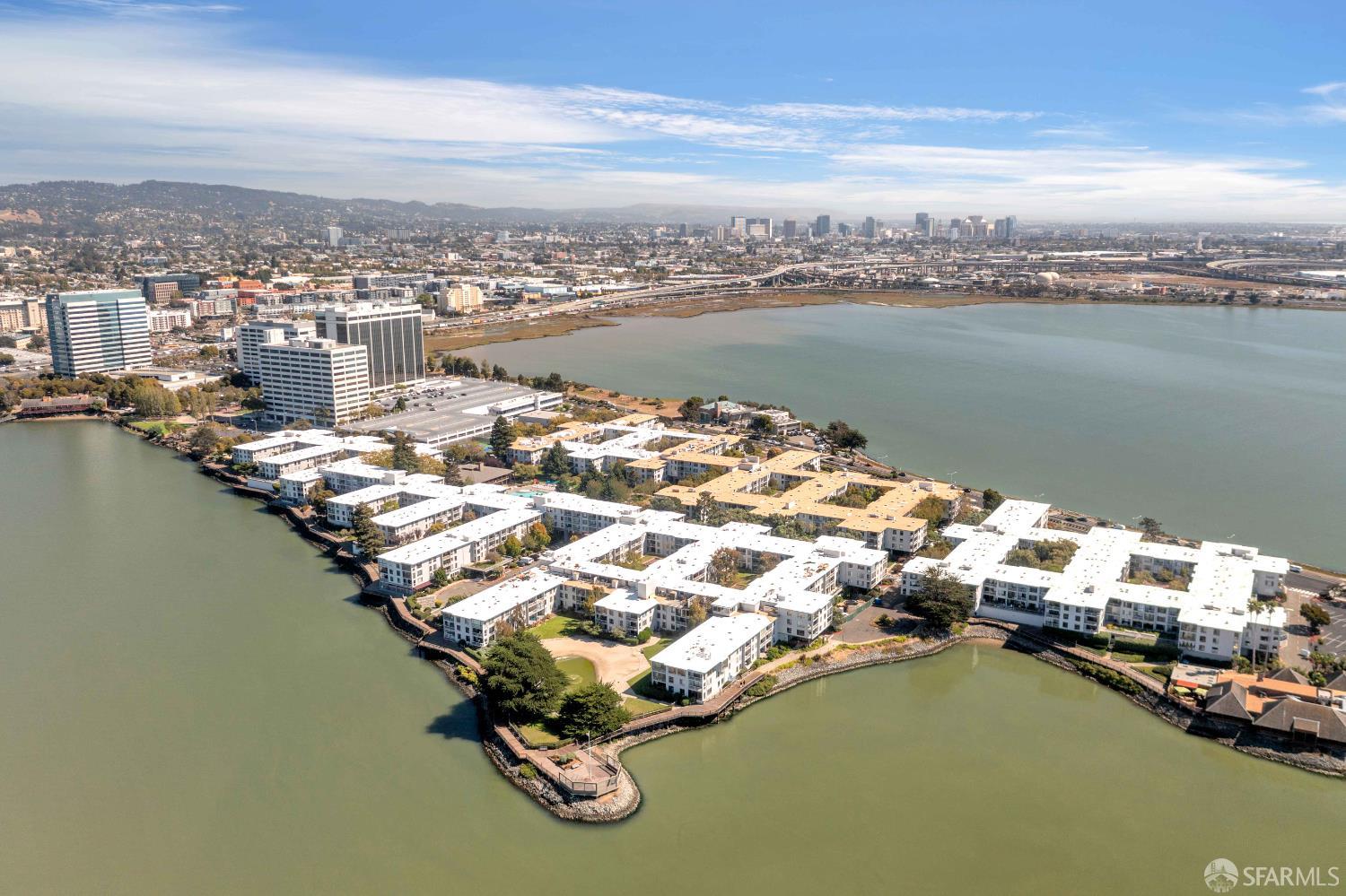 Detail Gallery Image 30 of 33 For 6 Commodore Dr #C235,  Emeryville,  CA 94608 - 2 Beds | 1/1 Baths