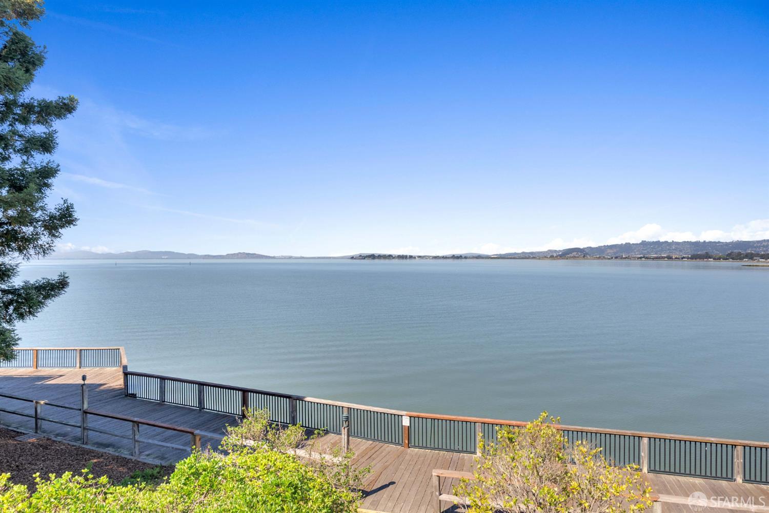 Detail Gallery Image 21 of 33 For 6 Commodore Dr #C235,  Emeryville,  CA 94608 - 2 Beds | 1/1 Baths