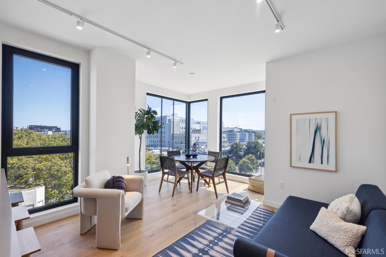 Photo #4: 425070794 Listing: Photo #4