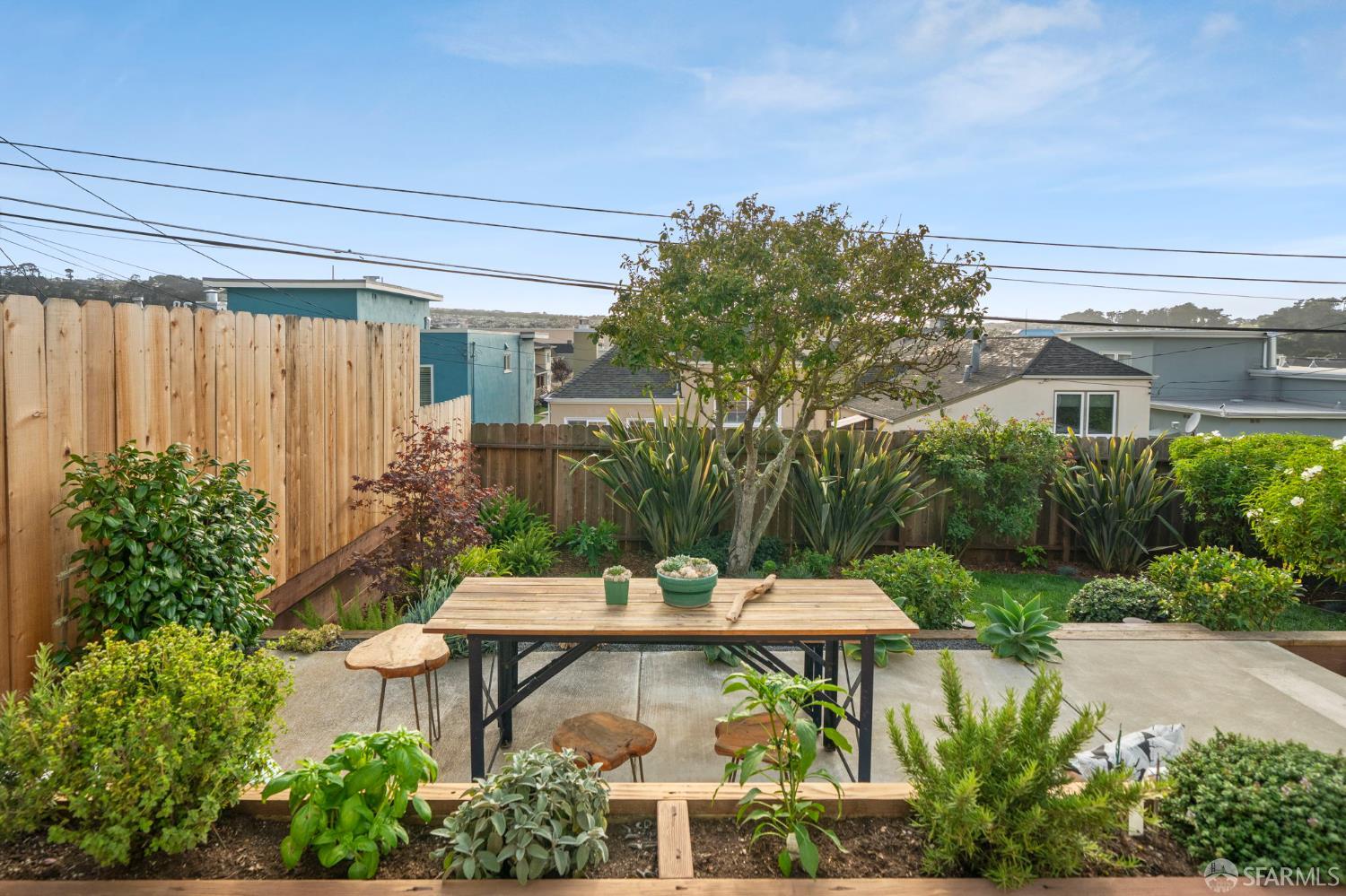 Detail Gallery Image 11 of 83 For 68 Parkwood Dr, Daly City,  CA 94015 - 3 Beds | 3 Baths