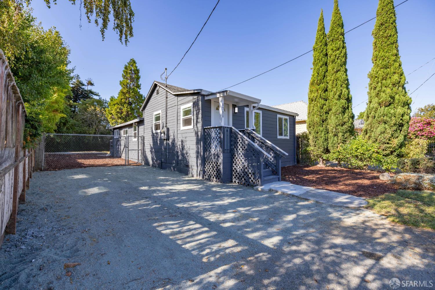 Detail Gallery Image 4 of 29 For 1780 Road 20, San Pablo,  CA 94806 - 3 Beds | 2 Baths