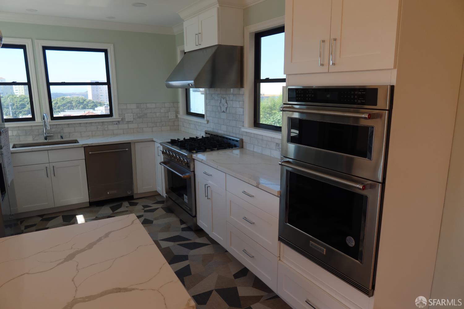 Detail Gallery Image 10 of 25 For 119 Vernon St, San Francisco,  CA 94132 - 4 Beds | 3/5 Baths