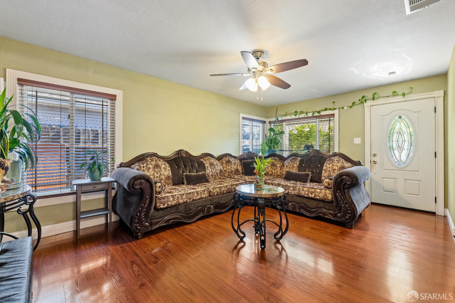 Detail Gallery Image 5 of 20 For 279 Verbena Dr, East Palo Alto,  CA 94303 - 3 Beds | 1 Baths