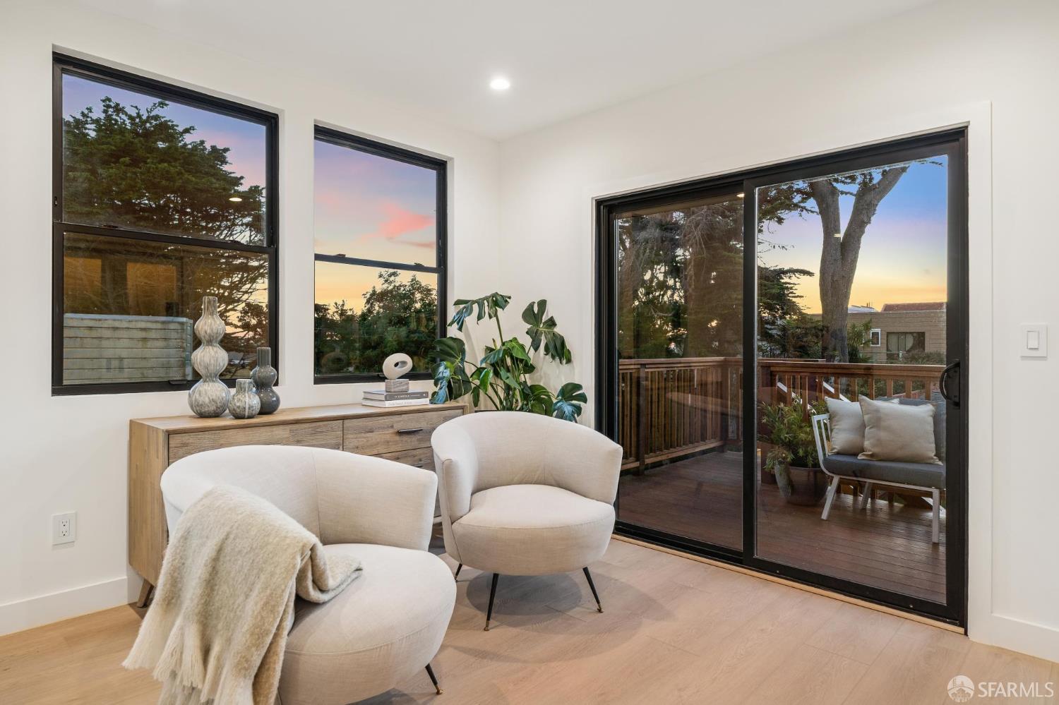 Detail Gallery Image 10 of 93 For 567 45th Ave, San Francisco,  CA 94121 - 4 Beds | 4/1 Baths