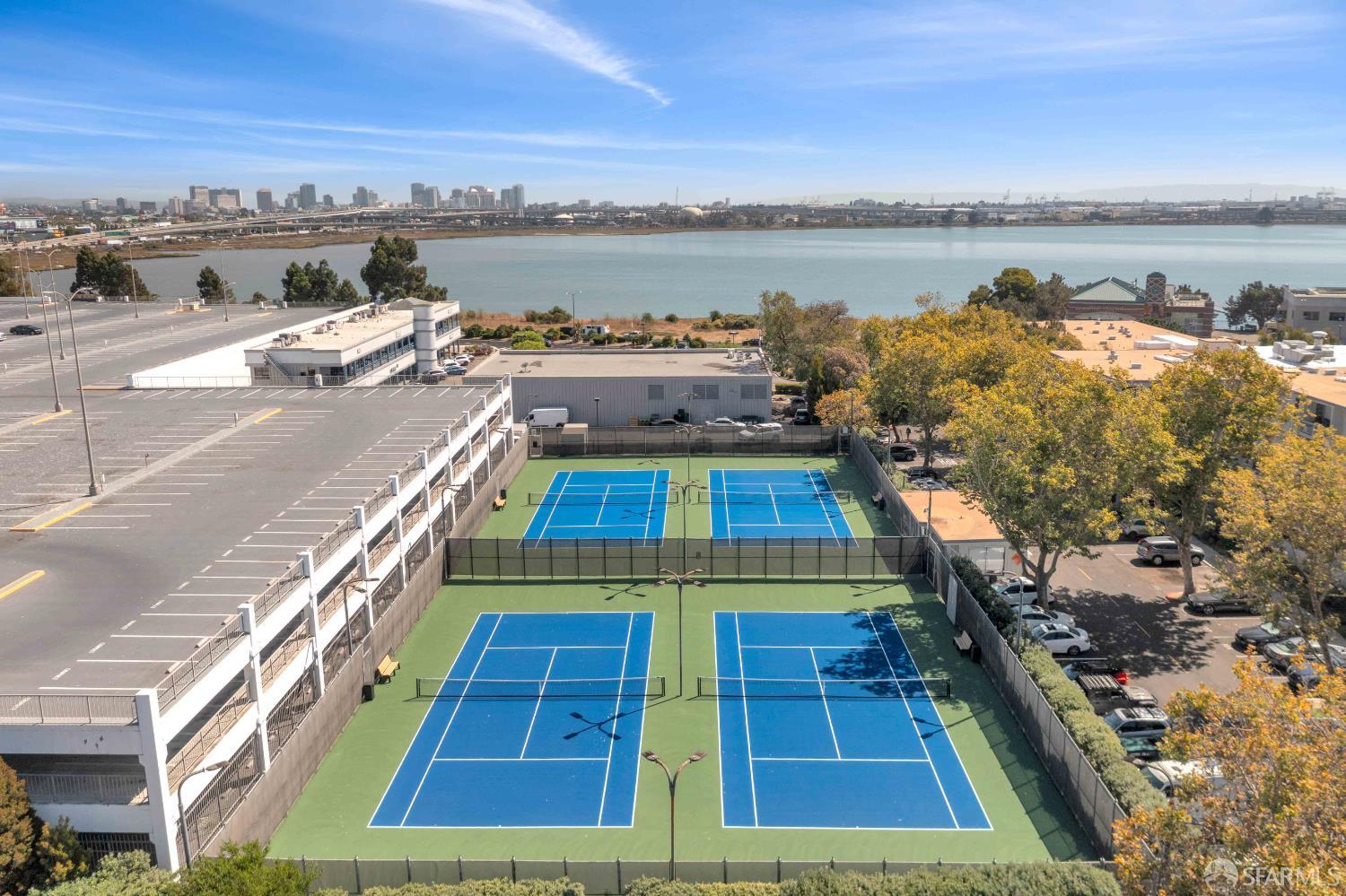 Detail Gallery Image 27 of 33 For 6 Commodore Dr #C235,  Emeryville,  CA 94608 - 2 Beds | 1/1 Baths