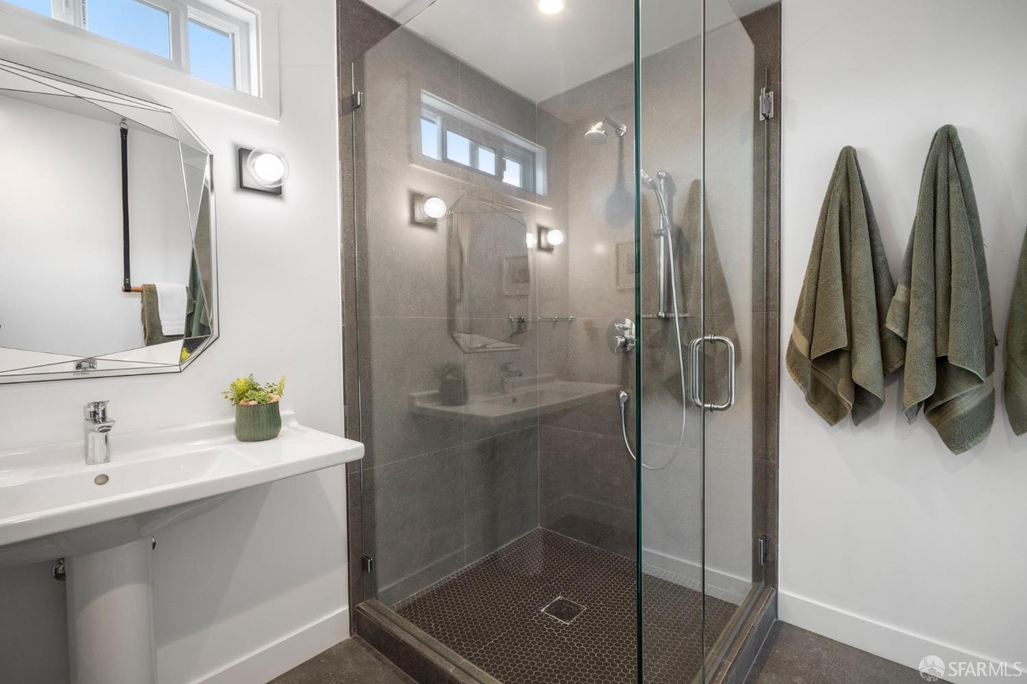 Detail Gallery Image 43 of 83 For 68 Parkwood Dr, Daly City,  CA 94015 - 3 Beds | 3 Baths
