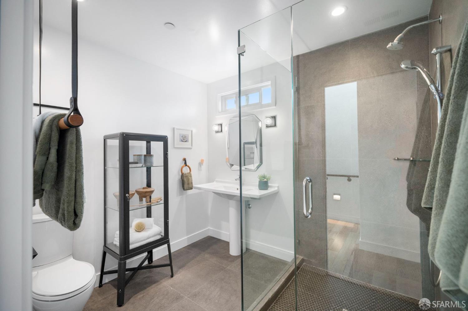 Detail Gallery Image 41 of 83 For 68 Parkwood Dr, Daly City,  CA 94015 - 3 Beds | 3 Baths