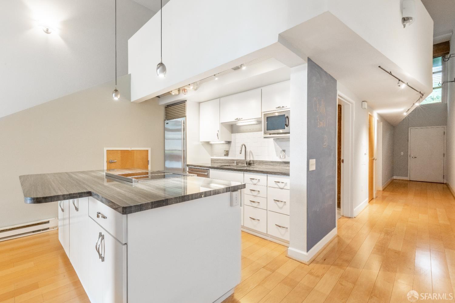 Detail Gallery Image 5 of 30 For 400 Spear St #216,  San Francisco,  CA 94105 - 2 Beds | 2 Baths