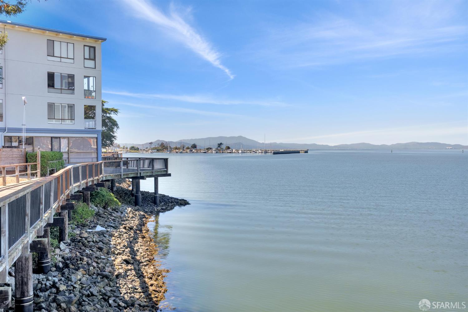Detail Gallery Image 23 of 33 For 6 Commodore Dr #C235,  Emeryville,  CA 94608 - 2 Beds | 1/1 Baths