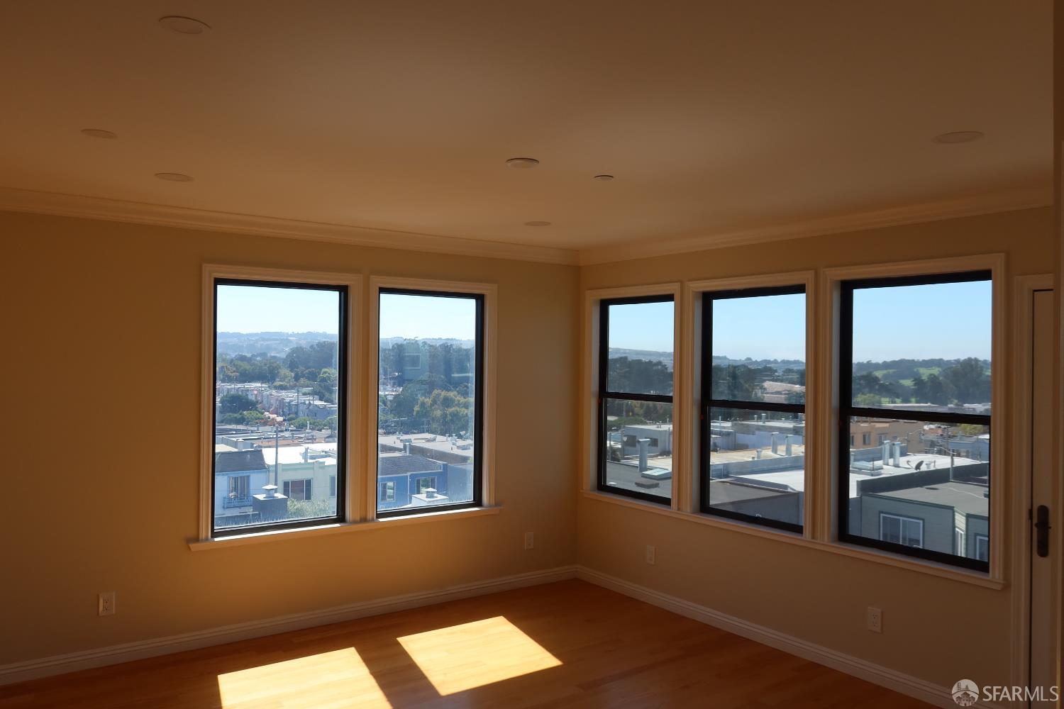 Detail Gallery Image 11 of 25 For 119 Vernon St, San Francisco,  CA 94132 - 4 Beds | 3/5 Baths