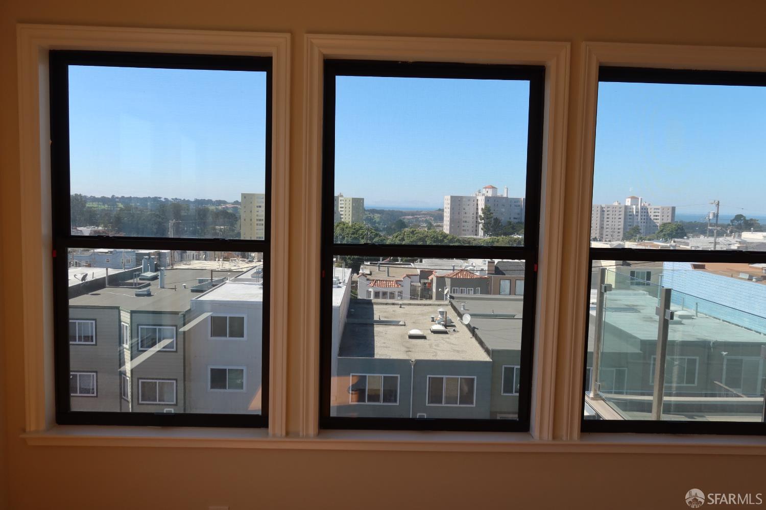 Detail Gallery Image 12 of 25 For 119 Vernon St, San Francisco,  CA 94132 - 4 Beds | 3/5 Baths