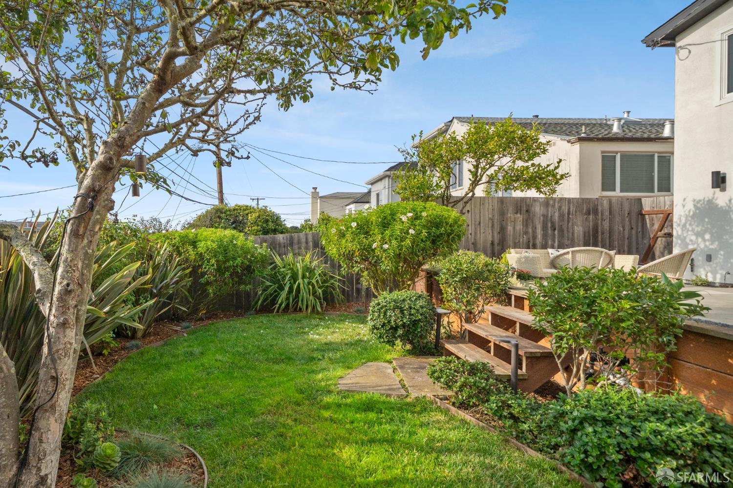 Detail Gallery Image 14 of 83 For 68 Parkwood Dr, Daly City,  CA 94015 - 3 Beds | 3 Baths