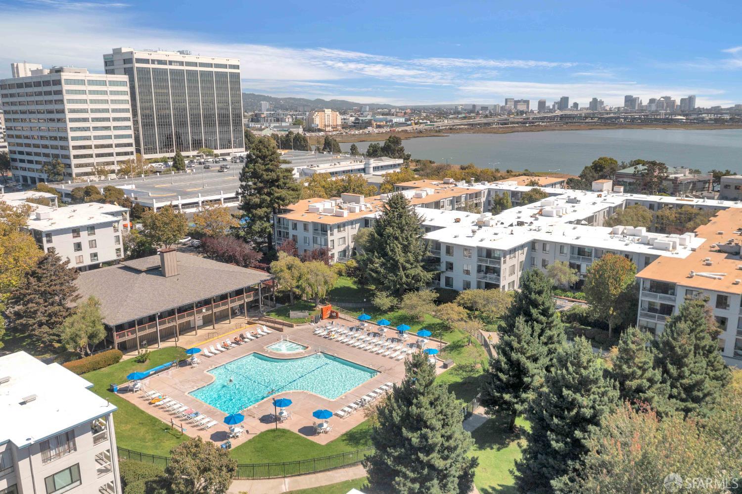 Detail Gallery Image 26 of 33 For 6 Commodore Dr #C235,  Emeryville,  CA 94608 - 2 Beds | 1/1 Baths