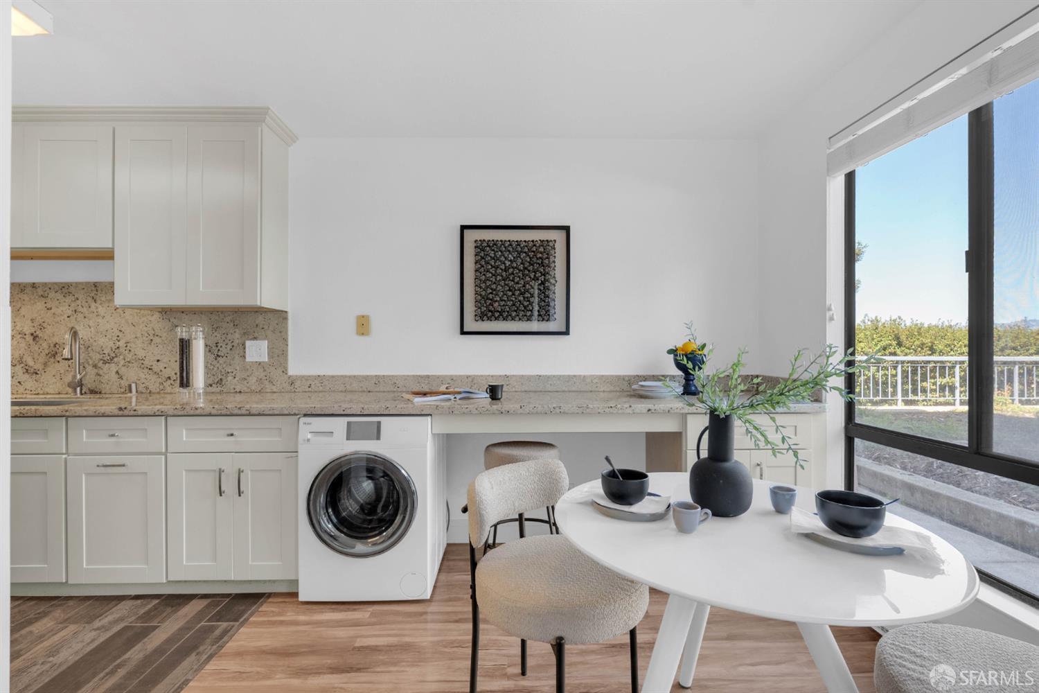 Detail Gallery Image 6 of 33 For 6 Commodore Dr #C235,  Emeryville,  CA 94608 - 2 Beds | 1/1 Baths