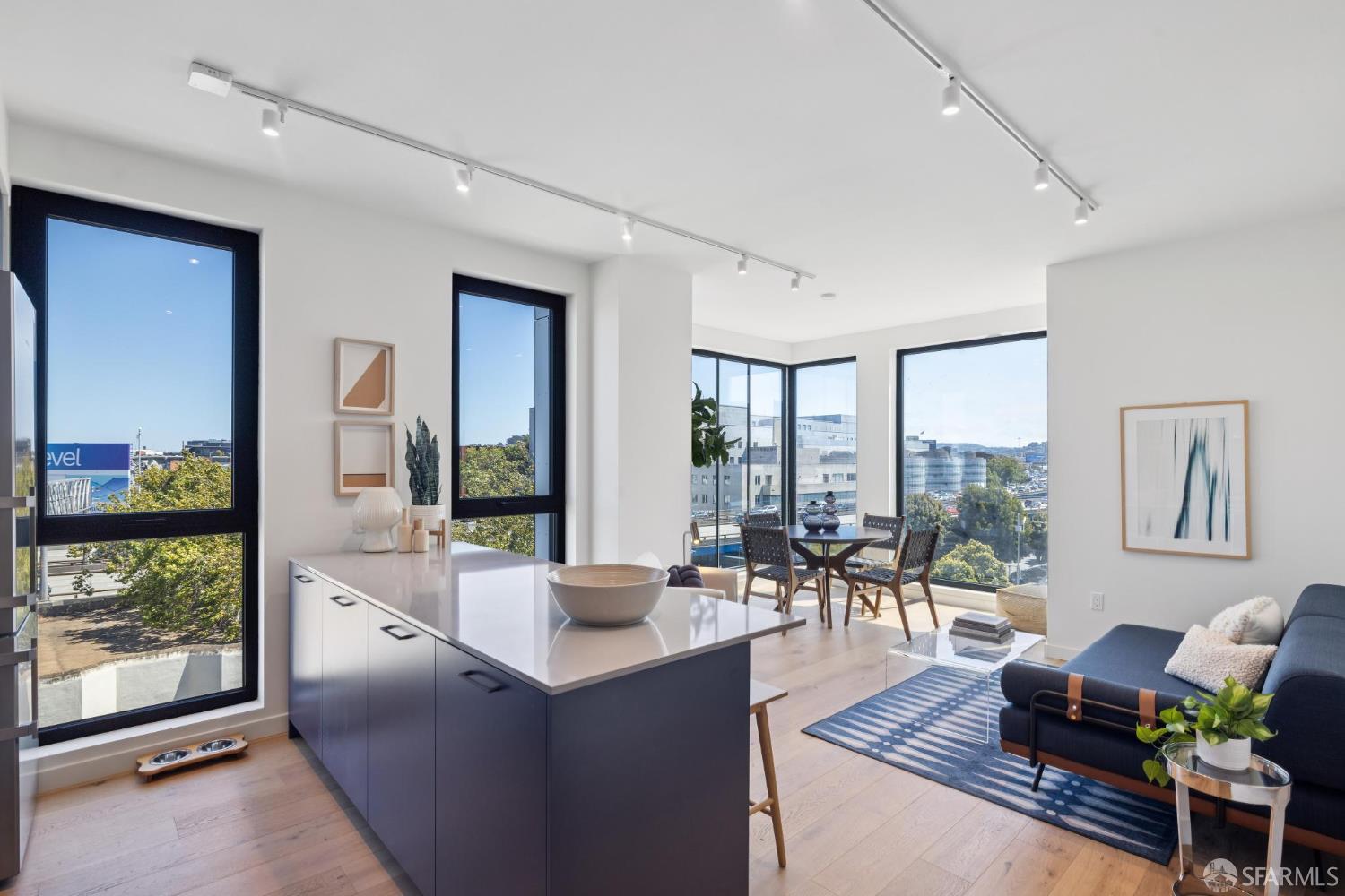 Photo #3: 425070794 Listing: Photo #3