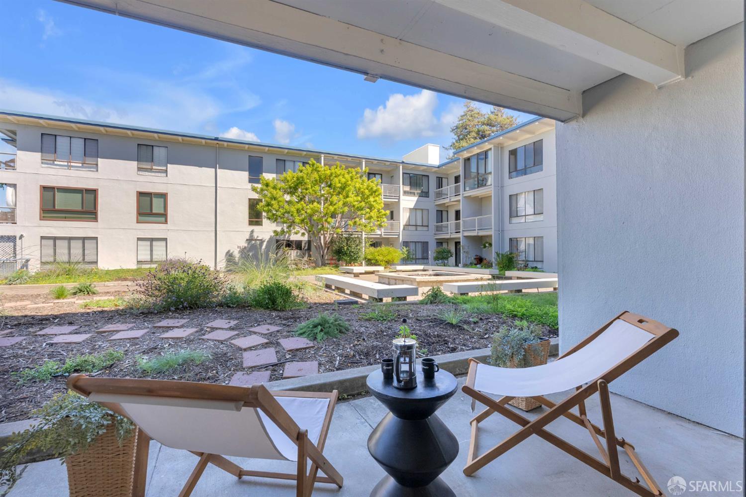 Detail Gallery Image 17 of 33 For 6 Commodore Dr #C235,  Emeryville,  CA 94608 - 2 Beds | 1/1 Baths