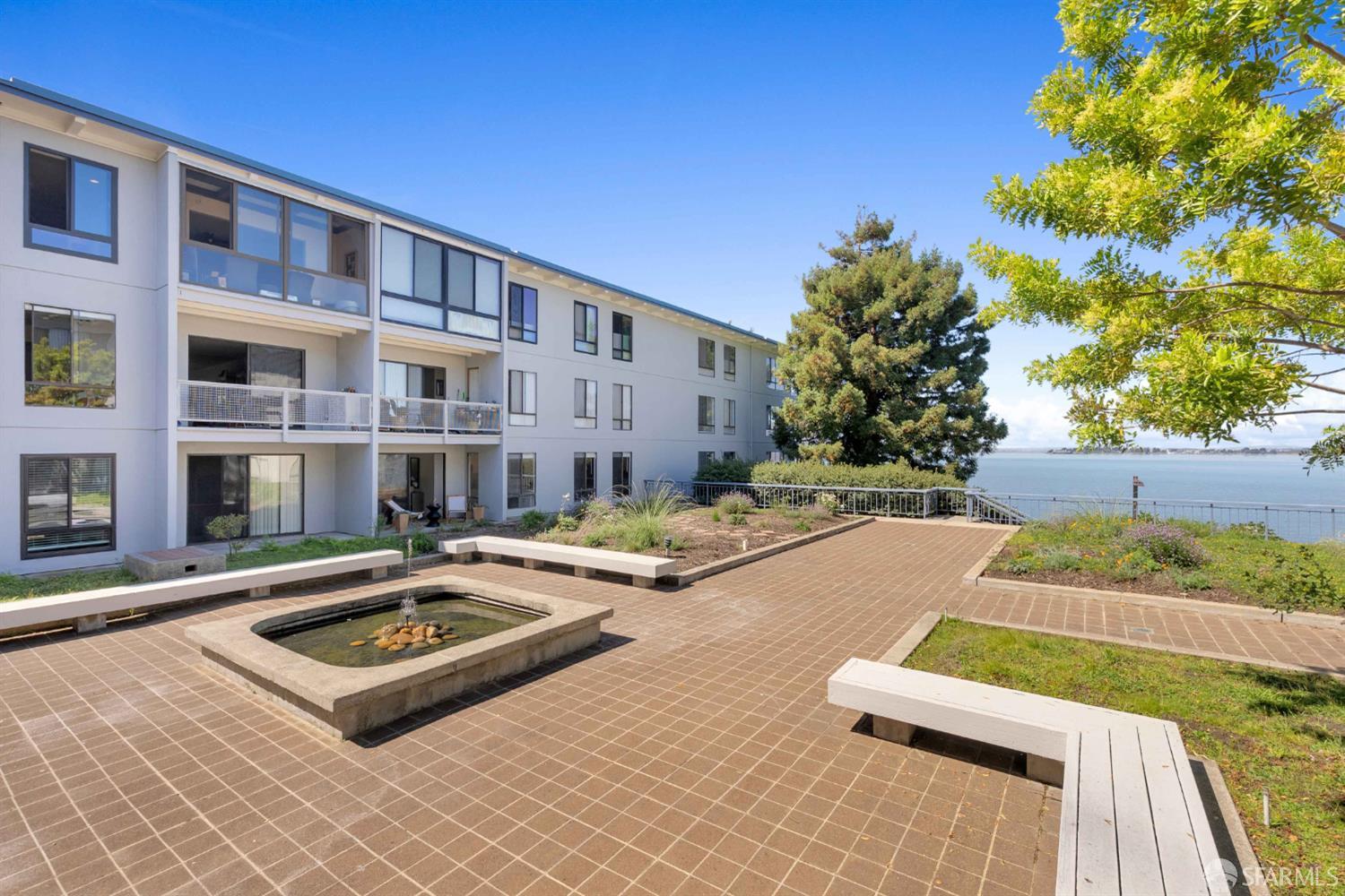 Detail Gallery Image 19 of 33 For 6 Commodore Dr #C235,  Emeryville,  CA 94608 - 2 Beds | 1/1 Baths
