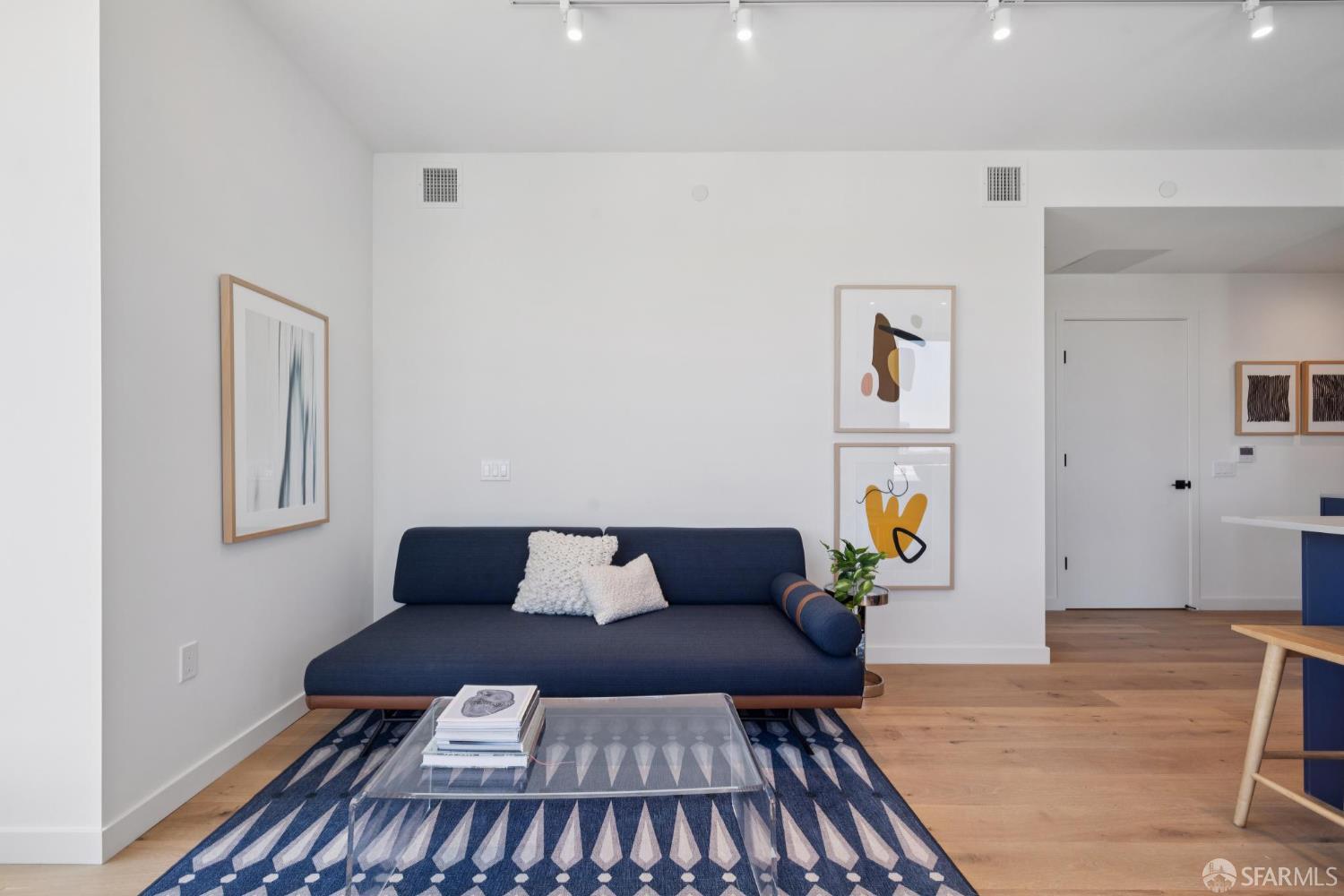 Photo #5: 425070794 Listing: Photo #5