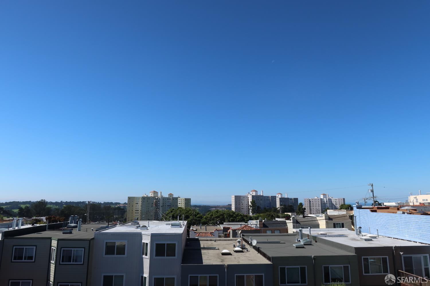Detail Gallery Image 3 of 25 For 119 Vernon St, San Francisco,  CA 94132 - 4 Beds | 3/5 Baths