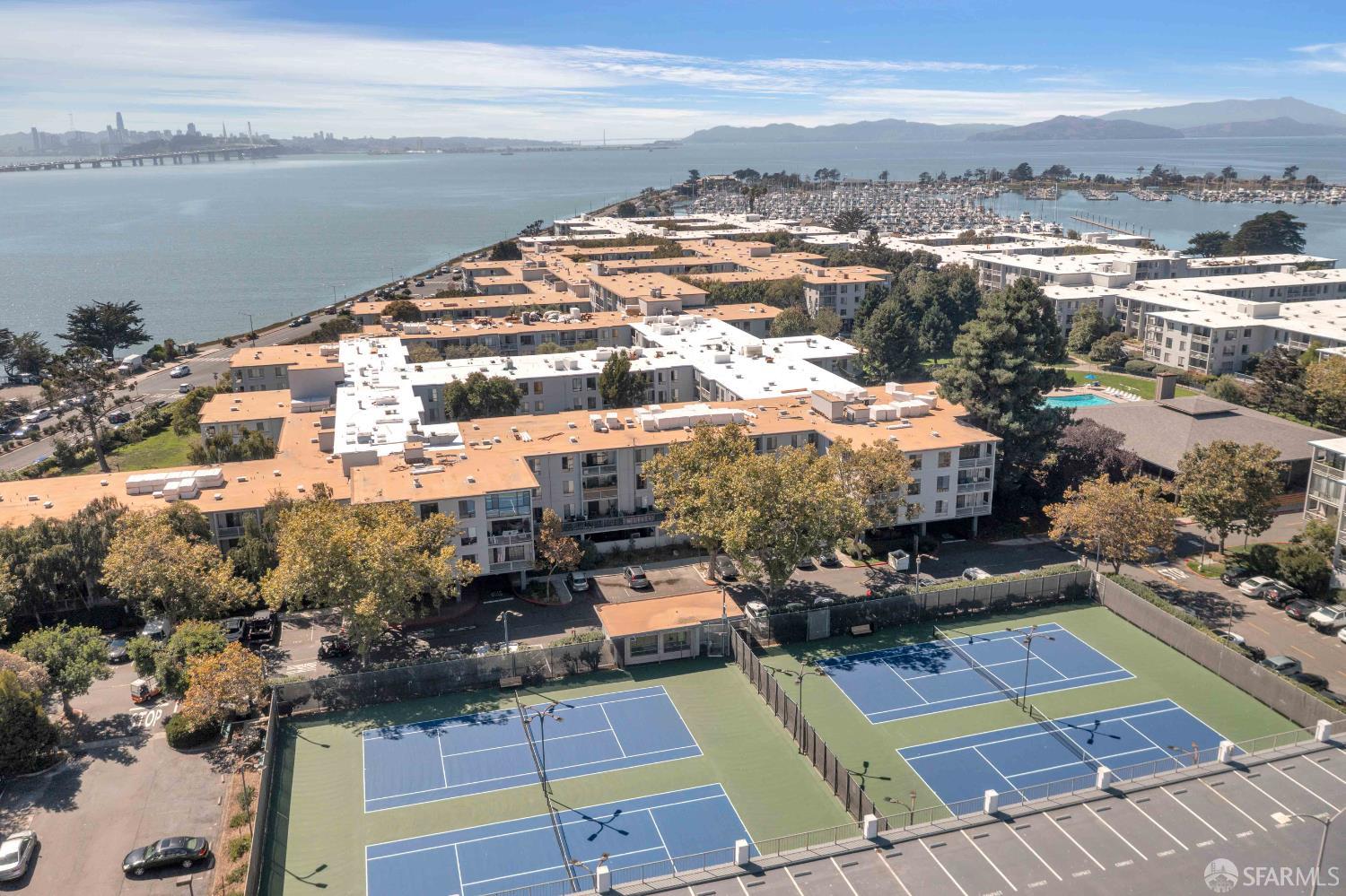 Detail Gallery Image 28 of 33 For 6 Commodore Dr #C235,  Emeryville,  CA 94608 - 2 Beds | 1/1 Baths