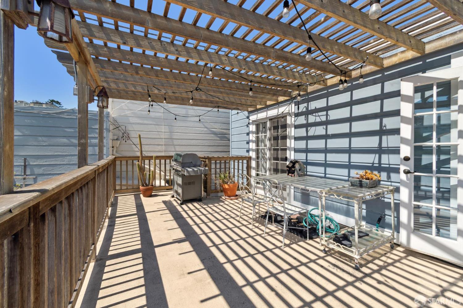 Detail Gallery Image 14 of 18 For 2384 Union St, San Francisco,  CA 94123 - 2 Beds | 2 Baths