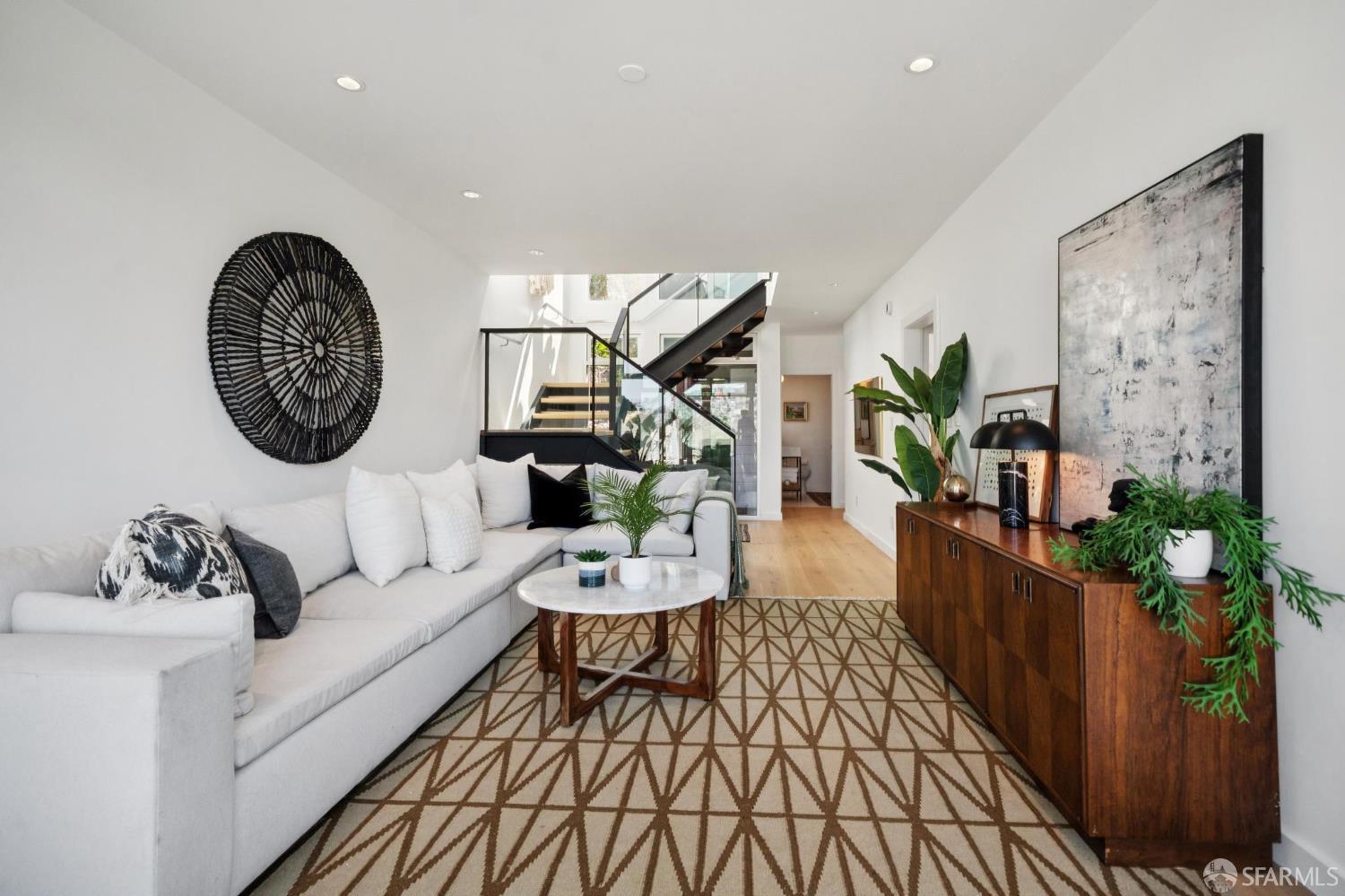 Detail Gallery Image 7 of 47 For 211 Winfield St, San Francisco,  CA 94110 - 4 Beds | 4 Baths