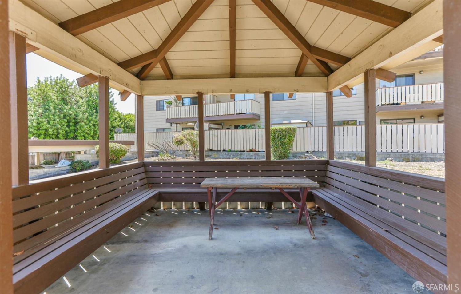 Detail Gallery Image 6 of 9 For 325 Valle Vista Ave #117,  Hayward,  CA 94544 - 1 Beds | 1 Baths