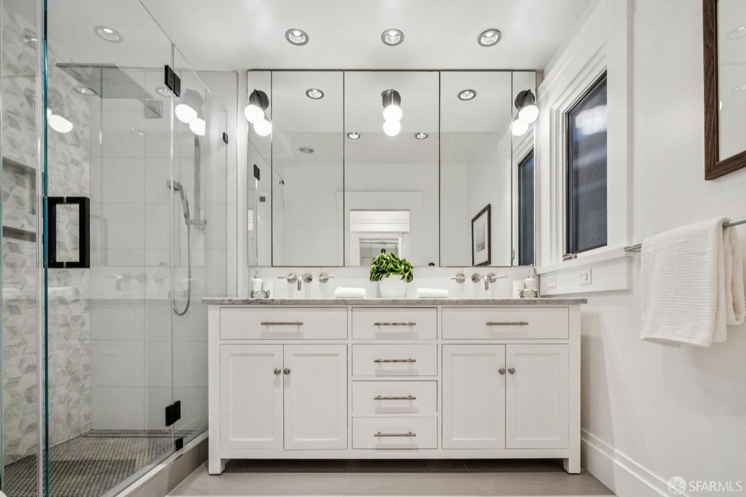 Detail Gallery Image 15 of 39 For 3960 20th St, San Francisco,  CA 94114 - 4 Beds | 3/1 Baths