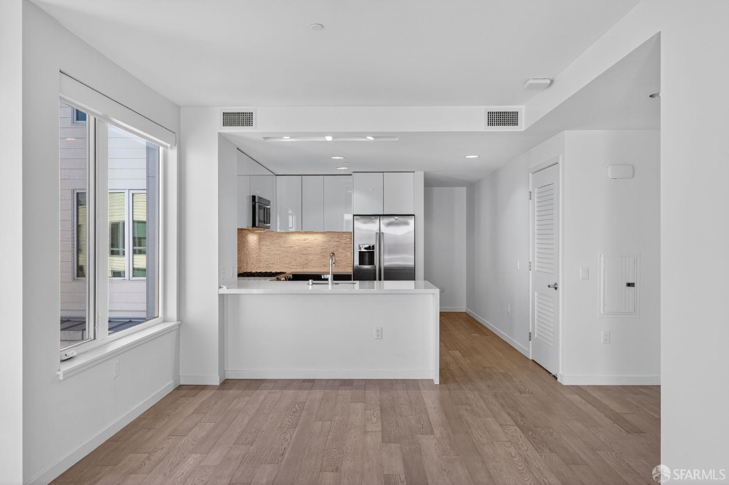 Detail Gallery Image 9 of 30 For 10 Innes Ct #201,  San Francisco,  CA 94124 - 1 Beds | 1 Baths