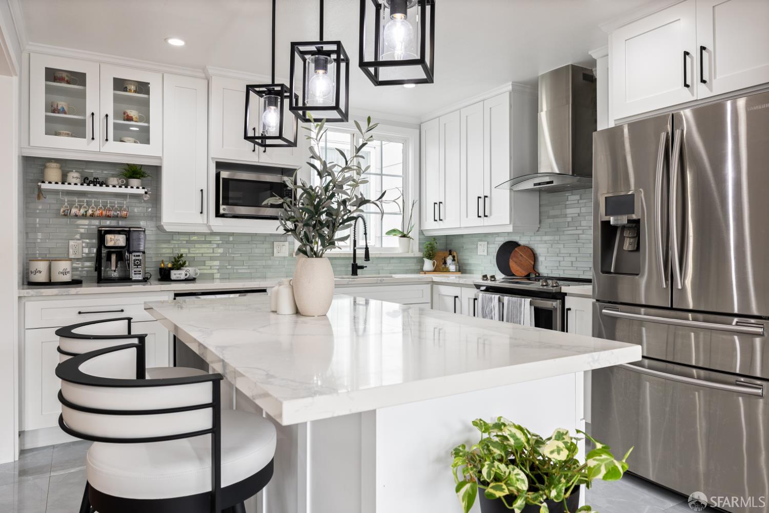 Detail Gallery Image 5 of 18 For 372 Winchester St, Daly City,  CA 94014 - 4 Beds | 3 Baths