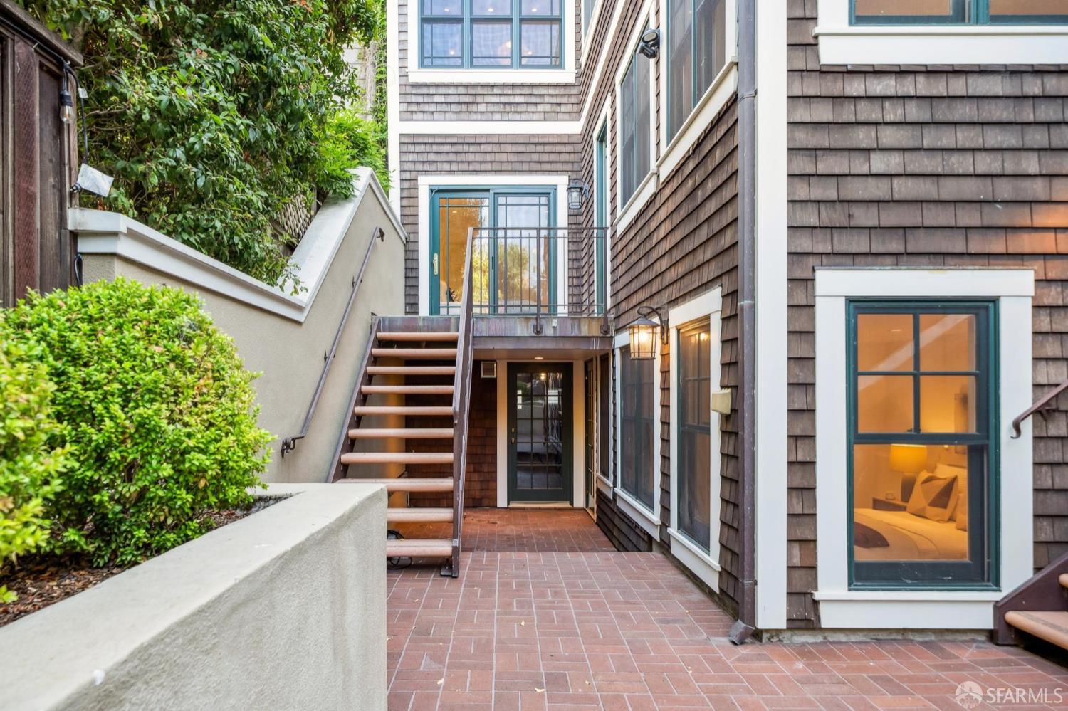 Detail Gallery Image 23 of 39 For 3960 20th St, San Francisco,  CA 94114 - 4 Beds | 3/1 Baths