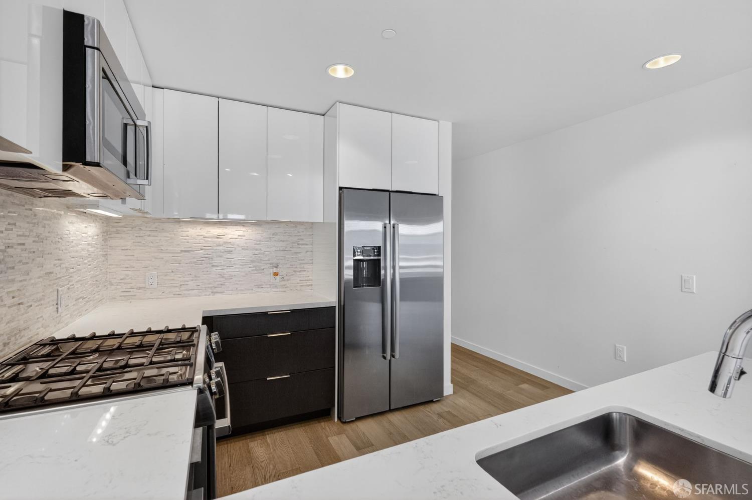 Detail Gallery Image 14 of 30 For 10 Innes Ct #201,  San Francisco,  CA 94124 - 1 Beds | 1 Baths