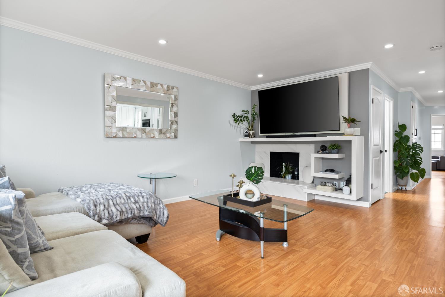 Detail Gallery Image 3 of 18 For 372 Winchester St, Daly City,  CA 94014 - 4 Beds | 3 Baths